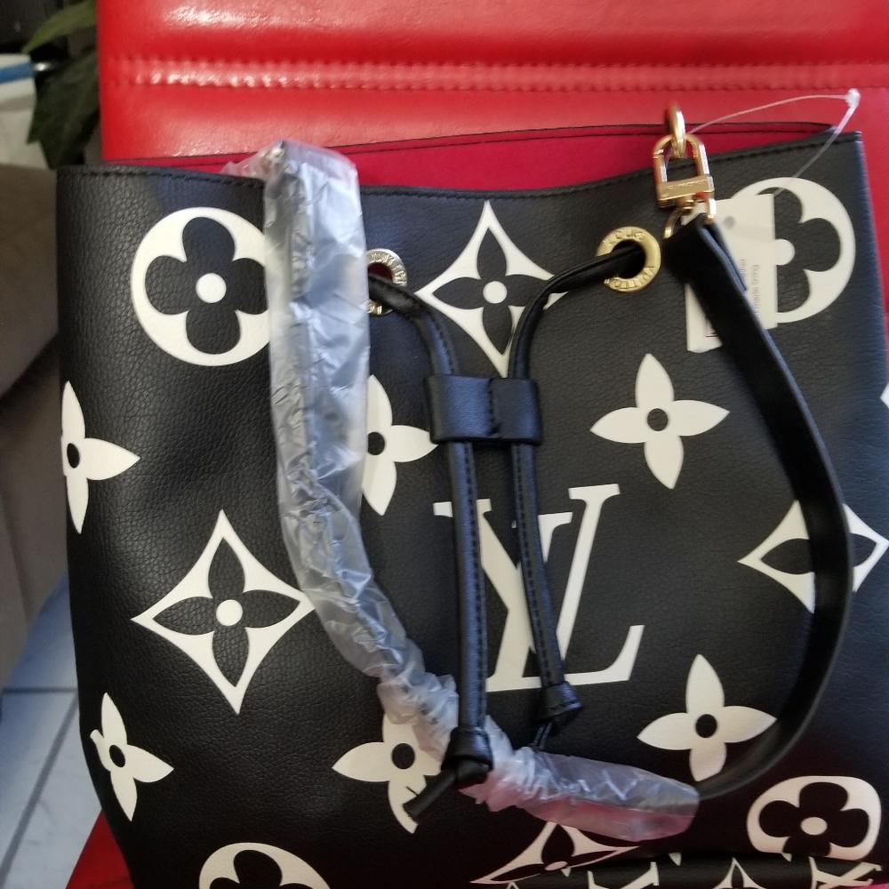 Quality Purses And Accessory - image 3